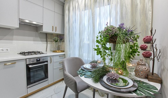 Светлая кухня в Сочи