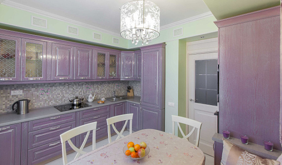 Фиолетовая кухня в Санкт-Петербурге