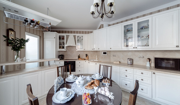 Белая кухня в Кирове