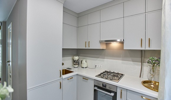 Светлая кухня в Сочи