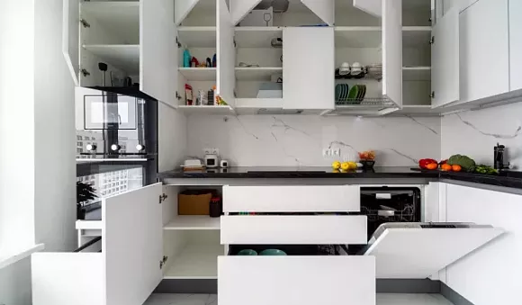 Светлая кухня в Сочи